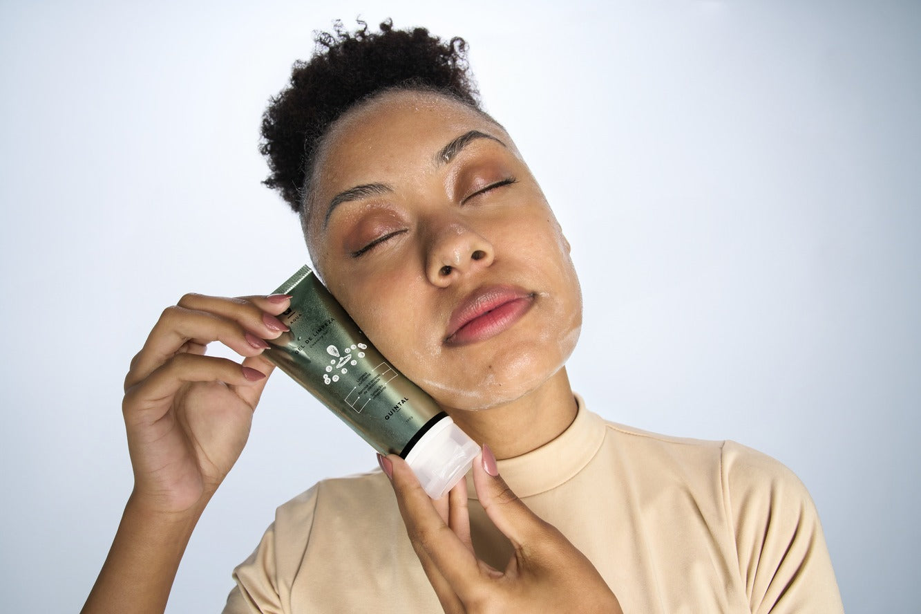 descubra o que é double cleansing e como incorporá-lo no skincare