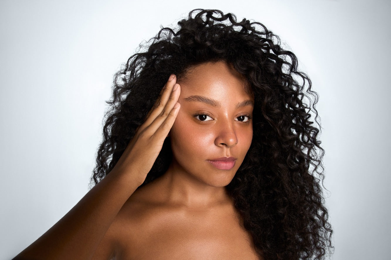 descubra para que serve o óleo facial e como usá-lo